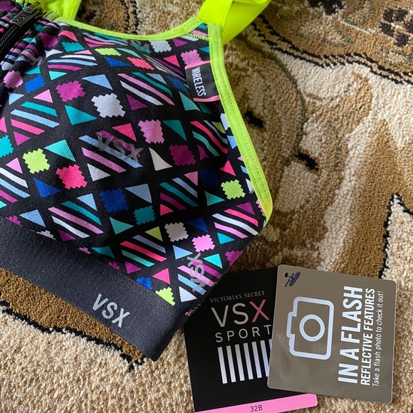 FLASH SALE‼️ 32B VS wireless sports bra - Picture 4 of 7